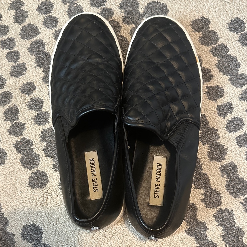 Steve Madden Black Quilted Loafers